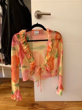 With Jean Fifi Tie-Front Floral Top